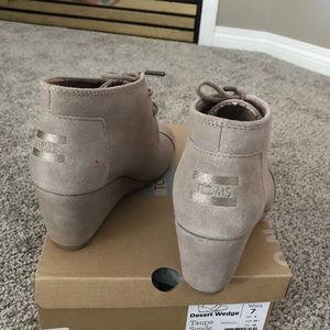 Authentic Toms size US 7